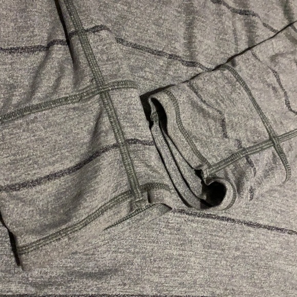🌟HP Lululemon Men’s Sweat Session Grey Striped 1/2 zip sweater pullover -size M - Picture 8 of 17